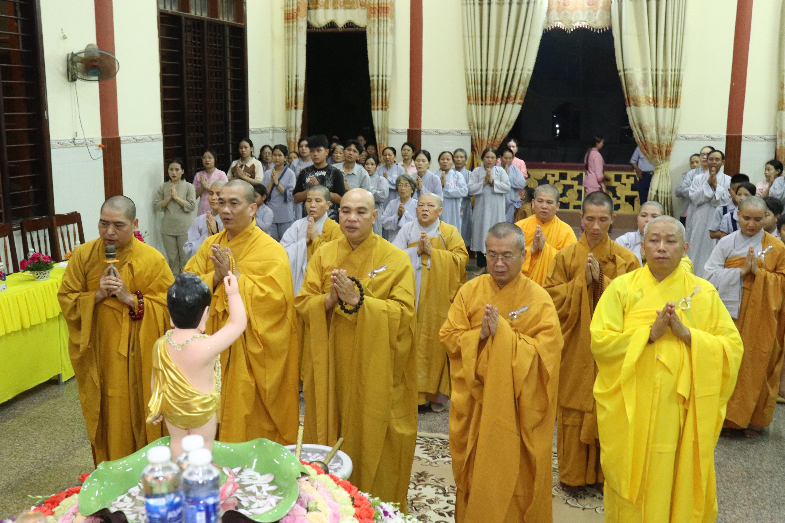 Ban Trị sự Phật giáo Tuy Phước tổ chức Tắm Phật
